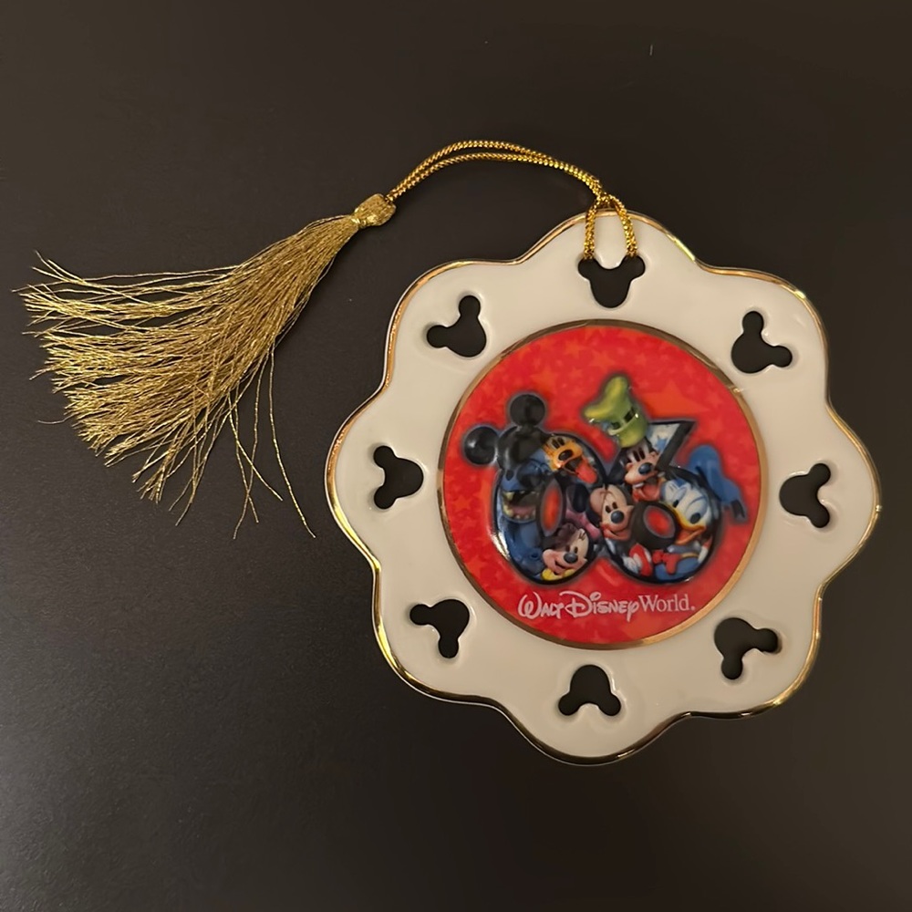 Walt Disney World Collectors Ornament 2006